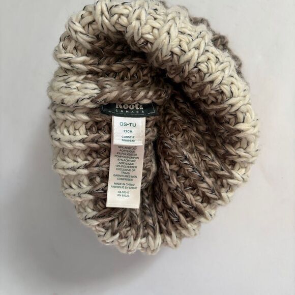 Roots Chunky Cabin Toque Hat - Picture 3 of 5